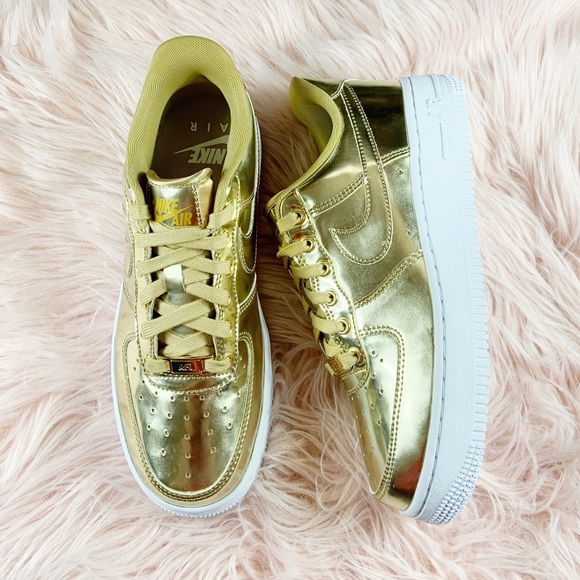 New Nike Women’s Air Force 1 Liquid Metal Gold - Picture 3 of 5